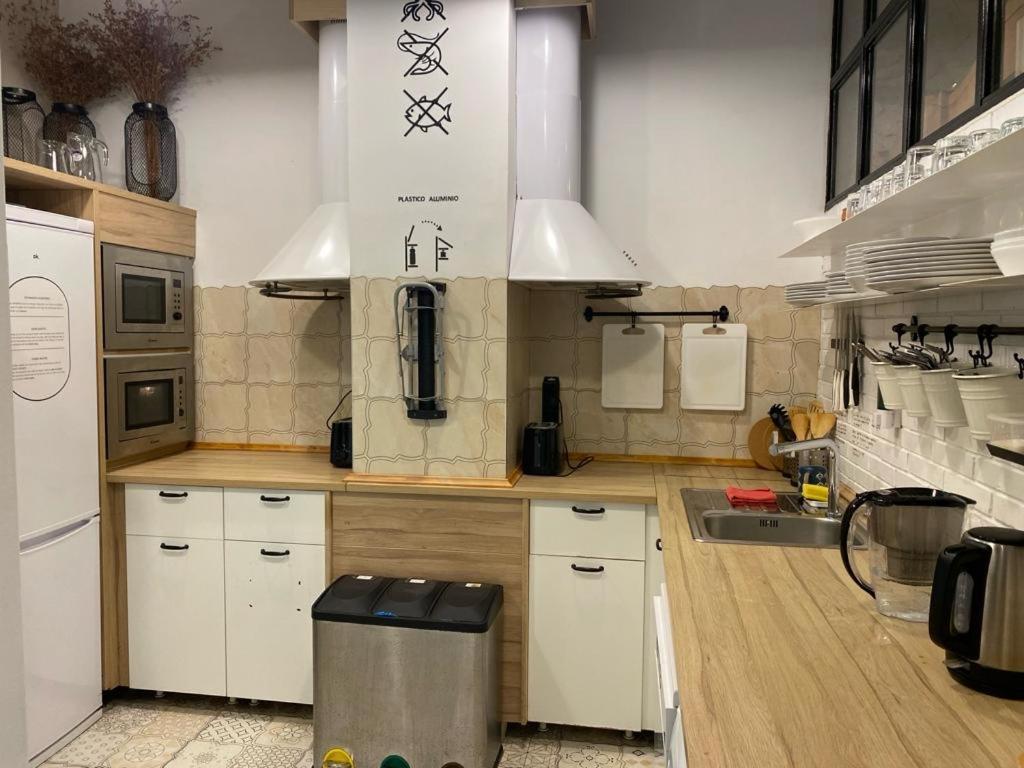 Hostel Numero Trece - Free Towels, Coffee & Tea, Remote Check-In (Adults Only) Alicante Ngoại thất bức ảnh